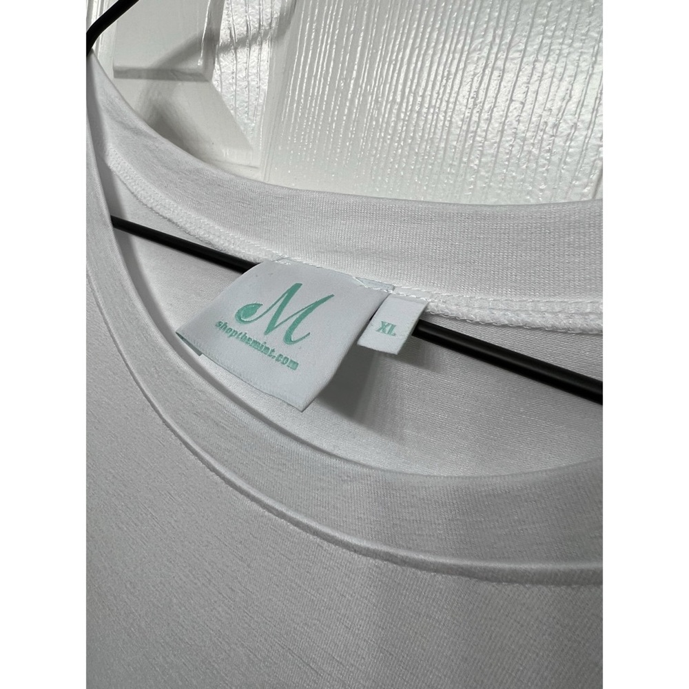 Nwot The Mint Julep Boutique White Scoop Neck Basic Stretchy Tee View 5